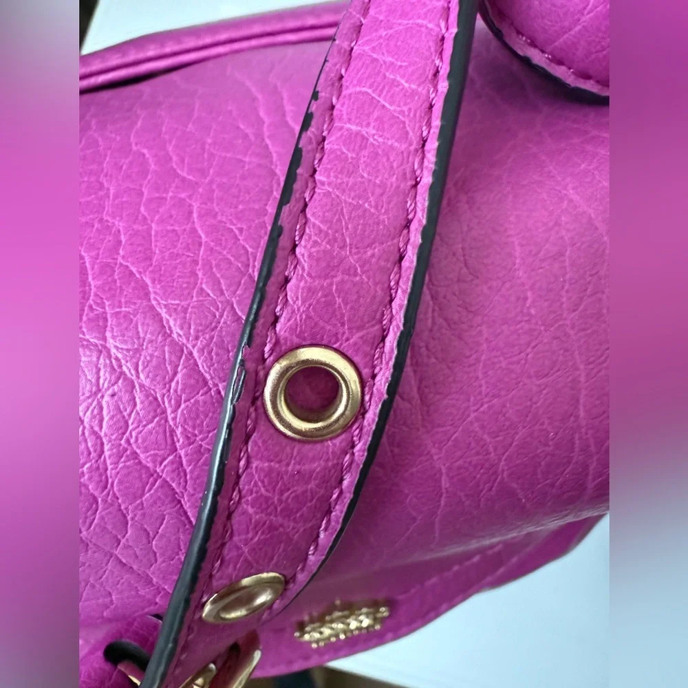 Juicy Couture Greta Flap Crossbody Bag Fuchsia Pink Gold Chain Y2K Hobo Purse